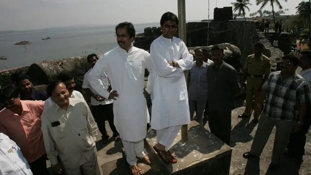 जेव्हा राज ठाकरेंनी गाडी चालवत उद्धवना हॉस्पिटलमधून 'मातोश्री'वर आणलं होतं...