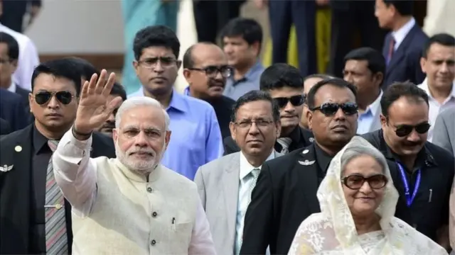 ঢাকা, জুন ২০১৫: বাংলাদেশ সফরকালে প্রধানমন্ত্রী শেখ হাসিনার সাথে নরেন্দ্র মোদি।