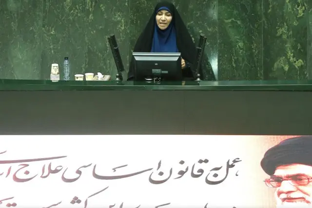 هاجر چنارانی گفته "ایران سرفراز و سربلند از رفتار و کردار برخی از مسئولان جمهوری اسلامی به تنگ آمده است"