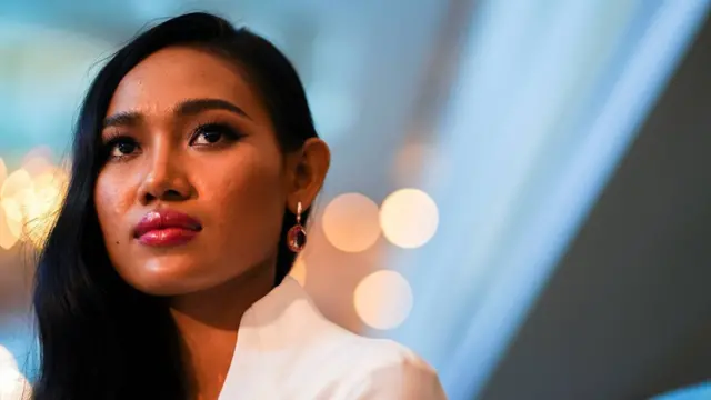 Miss Grand International အလှမယ် ပြိုင်ပွဲမှာ မဟန်လေး အနိုင်မရခဲ့ပေမယ့် မြန်မာနိုင်ငံက အာဏာသိမ်း စစ်ကောင်စီရဲ့ အကြမ်းဖက်လုပ်ဆောင်မှုတွေကို နိုင်ငံတကာက အာရုံစိုက်လာအောင် လှိုက်လှိုက်လှဲလှဲ ထုတ်ဖော် ပြောဆိုခဲ့