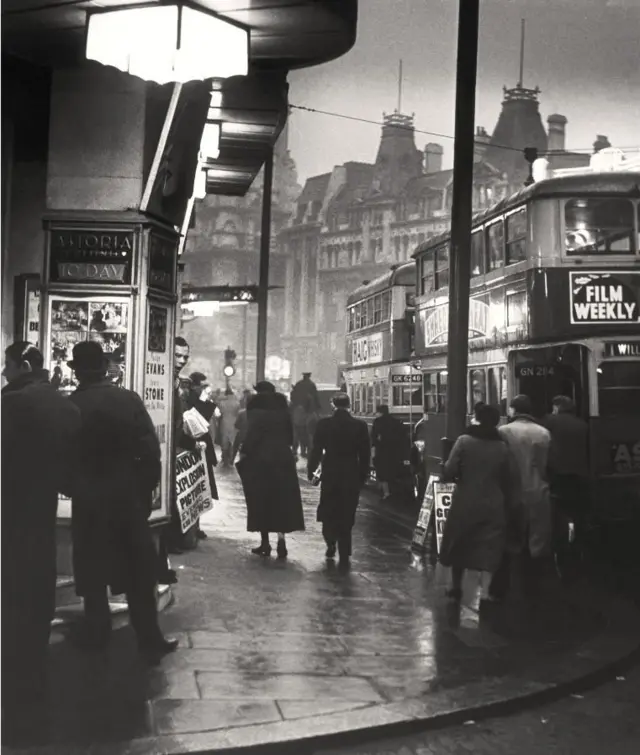 Вольфганг Сушицки "Перекресток улиц Чаринг-Кросс и Сент-Джайлз" (1935)