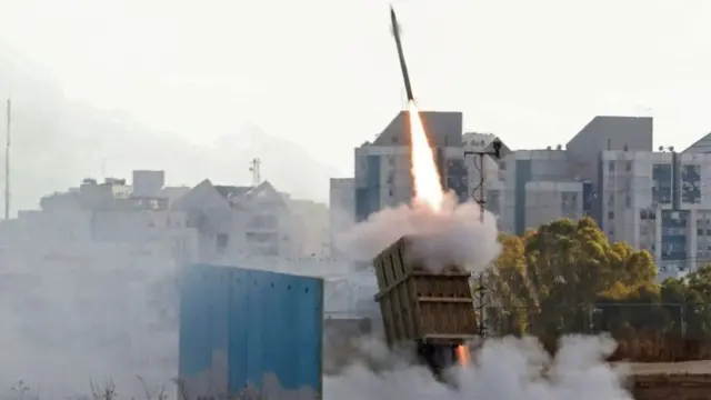 ইসরায়েলের ‘আয়রন ডোম‘ ক্ষেপনাস্ত্র বিধ্বংসী ব্যবস্থা