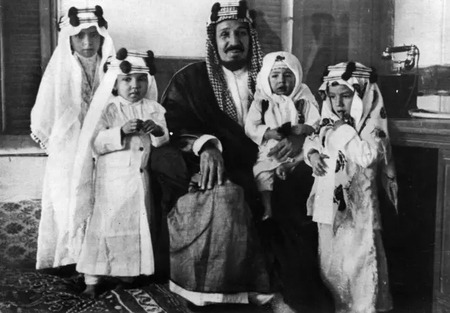 ملک عبدالعزیز و چهار فرزندش ١٩٣٥