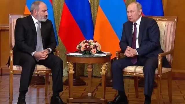 Vladimir Putin Nikol Paşinyan Soçidə görüşür