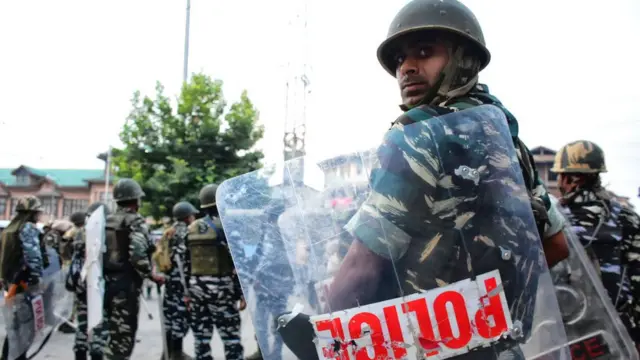 کشمیر کرفیو