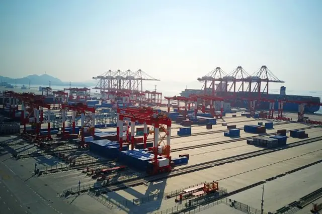 การก่อสร้างท่าเรือน้ำลึก