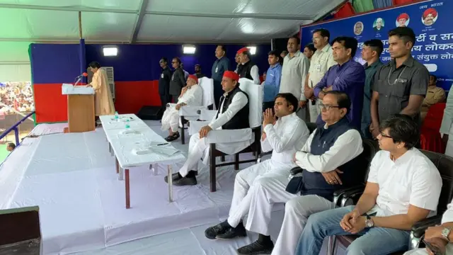 मैनपुरी रैली: 'दल और दिल मिलने' के बावजूद राजनीतिक हैसियत की मापतौल होती रही