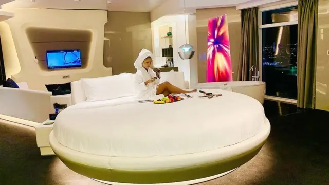 Mercy from BBNaija dey chill ofr room