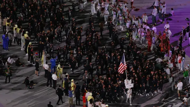 امریکہ کی ٹیم اپنے بڑے دستے کے ساتھ