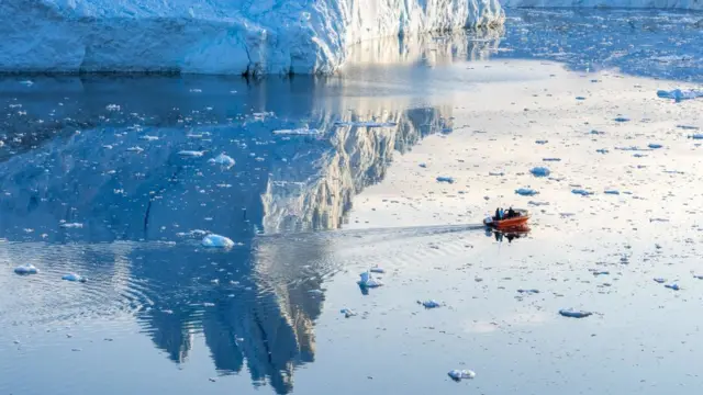 Icebergs cerca a Ilulissat, Greenland.