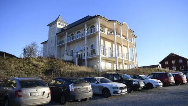 చర్చల కోసం ఇరు పక్షాల ప్రతినిధులు స్టాక్‌హామ్‌లోని జొహన్నెస్‌బర్గ్ కాసిల్ చేరుకున్నారు