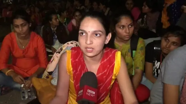 એલઆરડી આંદોલન દરમિયાન એક મહિલા