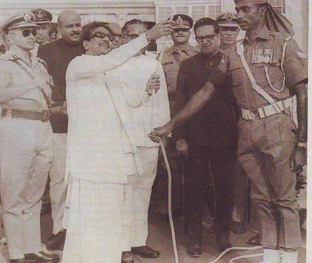 கருணாநிதி கொடியேற்றுகிறார்