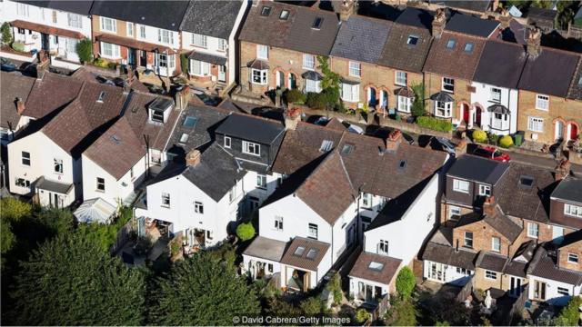 对于企业业主和潜在雇员来说，伦敦高昂的住房成本可能会是一个问题。