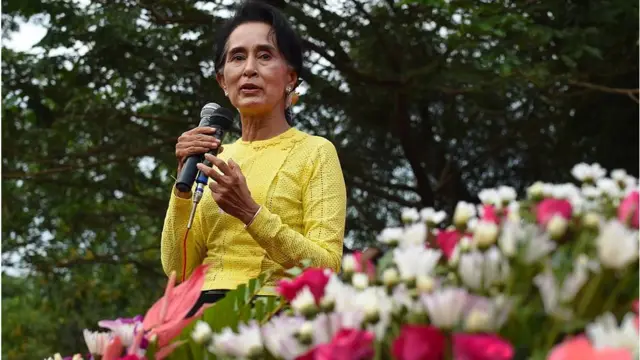 ဒေါ်အောင်ဆန်းစုကြည် ရွေးကောက်ပွဲ ဝင်ပြိုင်မယ်ဆိုရင် သူဟာ ကြားဖြတ်တစ်ကြိမ်အပါအဝင် ရွေးကောက်ပွဲသုံးကြိမ် ဝင်ပြိုင်တဲ့သူ ဖြစ်လာမှာဖြစ်ပါတယ်။