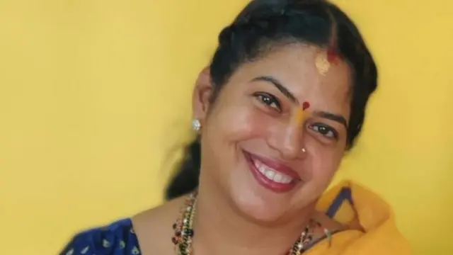 कार्तिका नायक का आठ सदस्यों का परिवार है.