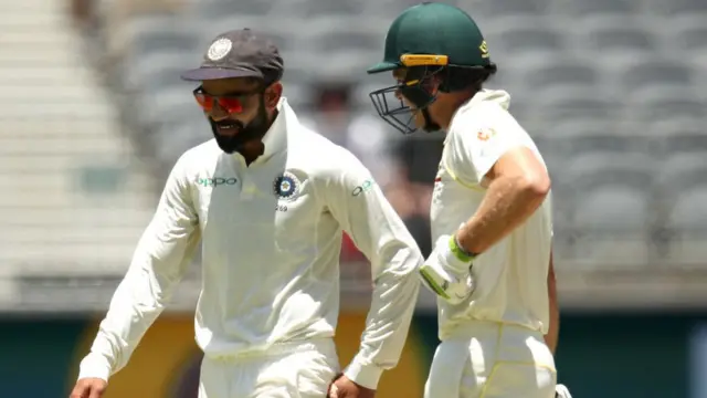 क्रिकेट, बॉलिंग