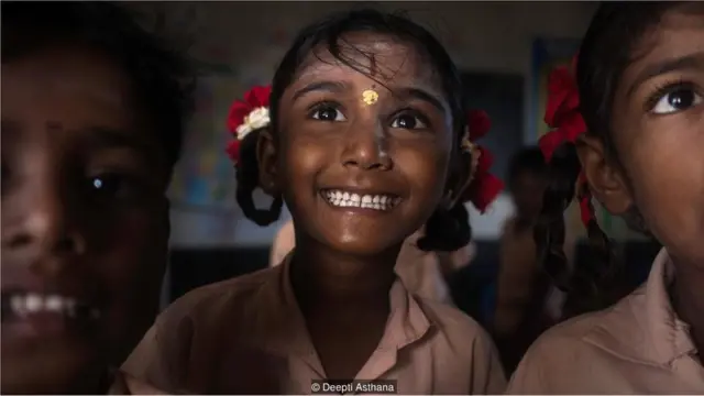 સ્કૂલમાં બાળકીઓ