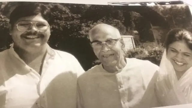 बेटे और बहू के साथ रामनाथ गोयनका