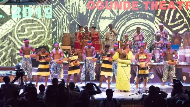 drummers wey dey beat drum