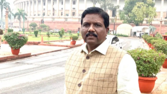 ரவிக்குமார்