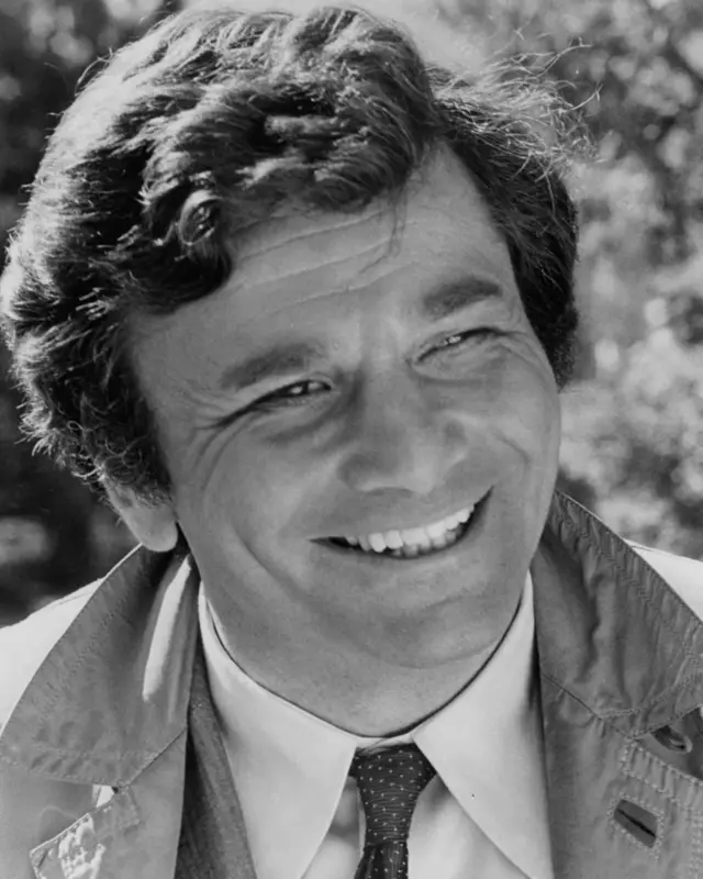 L'irascible et aimable lieutenant Columbo était interprété par Peter Falk, qui est devenu synonyme de ce rôle