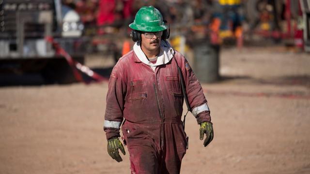 Un trabajador petrolero en Oklahoma.