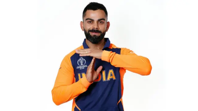 ఆరెంజ్ కలర్ జెర్సీ ధరించిన విరాట్ కోహ్లీ