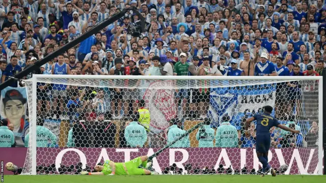 অরেলিয়ে শুয়ামেনির পেনাল্টি মিস