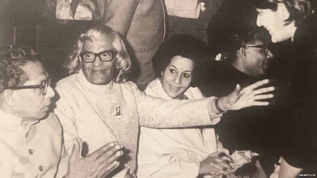 ਹਰੀਵੰਸ਼ ਰਾਏ ਬੱਚਨ (ਖੱਬੇ), ਸੁਮਿਤਰਾਨੰਦਨ ਪੰਤ (ਕੇਂਦਰ) ਅਤੇ ਤੇਜੀ ਬੱਚਨ (ਸੱਜੇ)