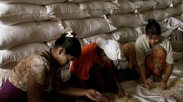 ဒေါ်လာငွေလဲနှုန်းသတ်မှတ်ချက်ကြောင့် ကုန်သည်တွေ ထိခိုက်