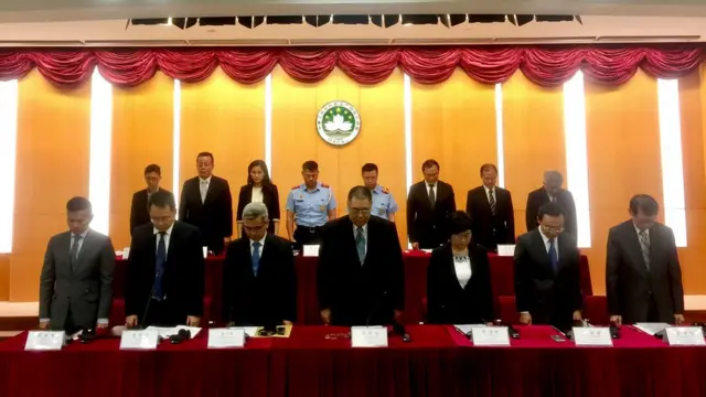 崔世安帶領澳門特區政府官員默哀（中新社圖片24/8/2017）