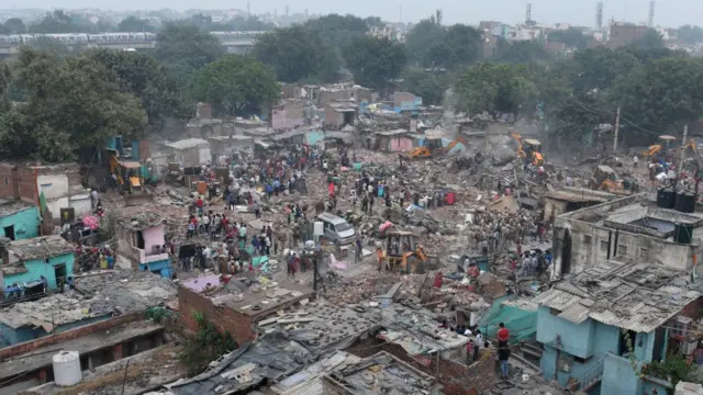 कठपुतली कॉलनी