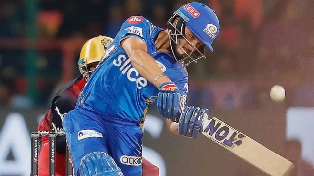 नेहल वढेरा ने नाबाद 52 रन बनाए