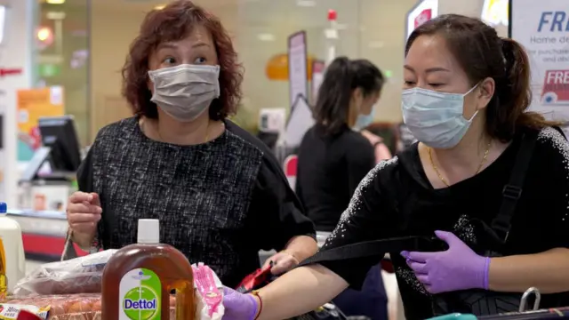 கொரோனா வைரஸ்: சிங்கப்பூரில் மரணக்கண்கை தொடங்கியது; இருவர் உயிரிழப்பு