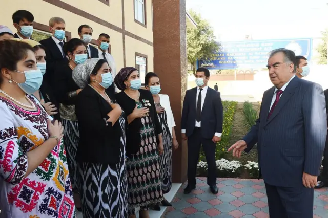 Тожикистон аҳолисининг ярмига яқинини ҳам хотин-қизлар ташкил этишади