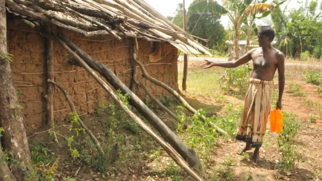 බොහෝ නිවෙස් සාදා ඇත්තේ කටුමැටියෙනි