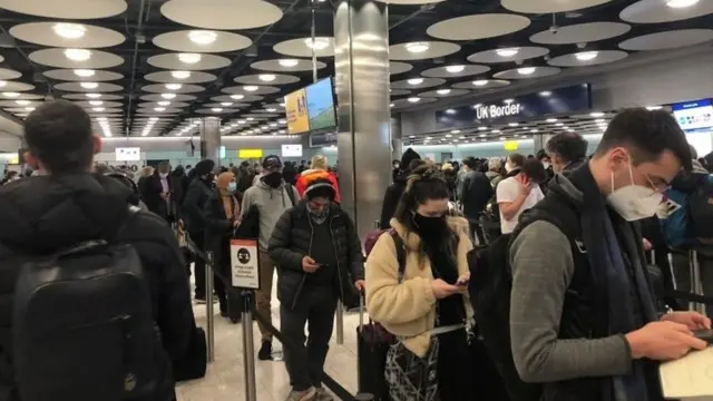 очередь на паспортный контроль в Хитроу