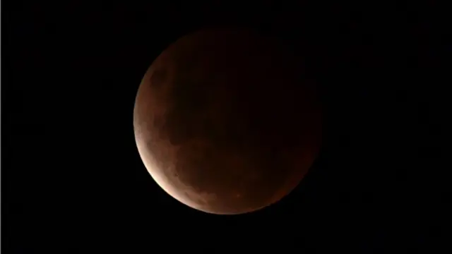 Eclipse lunar e superlua: as fotos incríveis dos fenômenos pelo mundo ...