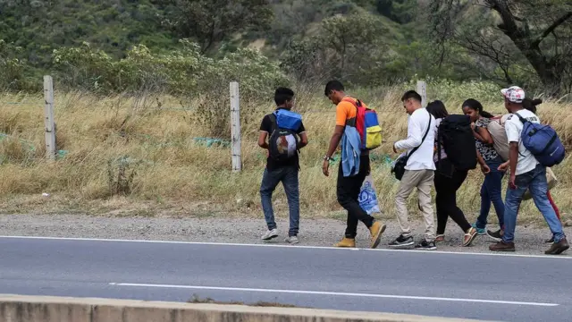 Венесуэльцы на шоссе в Колумбии