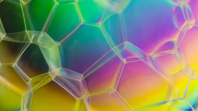 صابون لایه چرب بیرونی ویروس کرونا را از بین می‌برد و ماده ژنتیکی درون آن را غیرفعال می‌کند