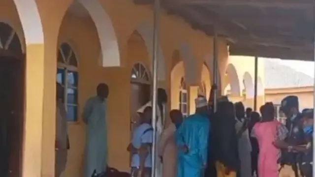 Mọṣalaaṣi yii ni awọn ọmọ naa ti pari ẹkọ Keu, ki wọn to ba oku wọn ninu ọkọ