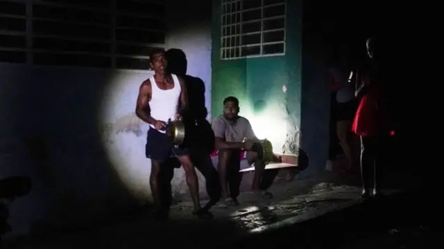 Cubanos protestan contra los cortes eléctricos