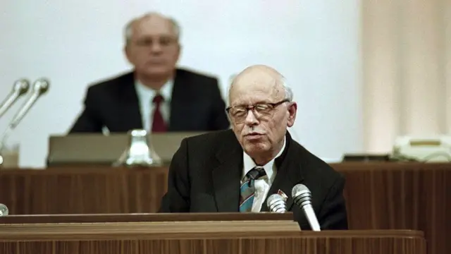 Совет диссиденти ва Нобель мукофоти совриндори Андрей Сахаров Мемориалнинг илк раиси бўлган