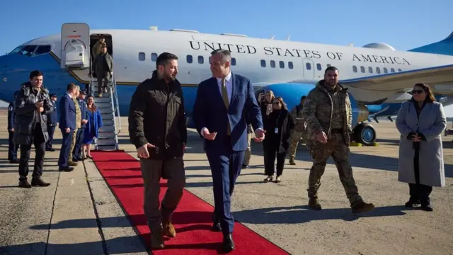 Зеленський прилетів до США
