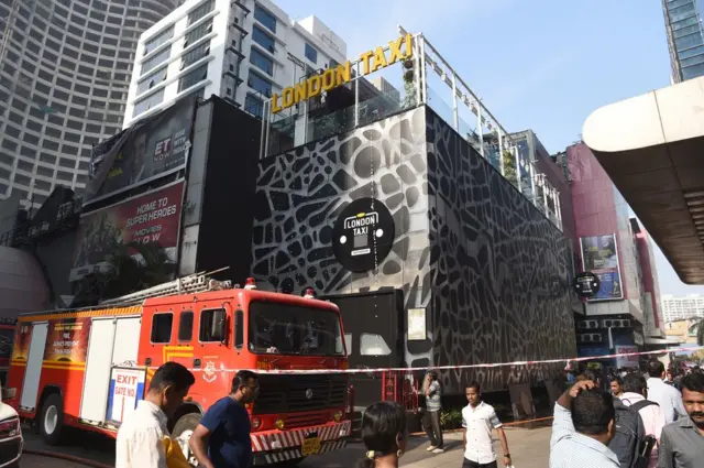 मुंबई के कमला मिल्स कॉम्पलेक्स में लगी आग