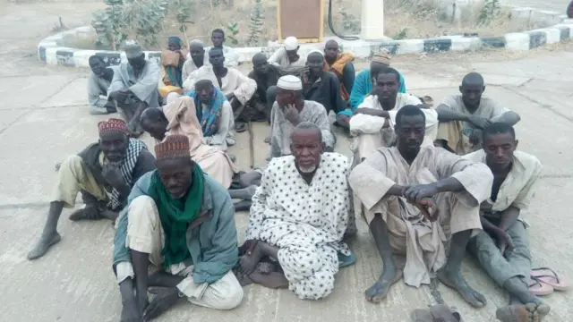 Rundunar sojin Najeriyar ta ce masunta da manoman dai sun tsere ne da iyalansu