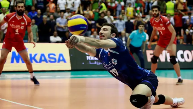 پریسا پورطاهریان می‌گوید ورزشگاه‌های والیبال محدودیت‌های کمتری برای ورود زنان دارد