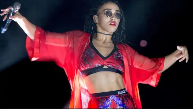 FKA Twigs je jedna od mnogih muzičarki koje ističu Džonsin uticaj