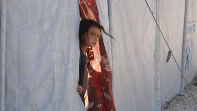 kampta bir kız çocuğu